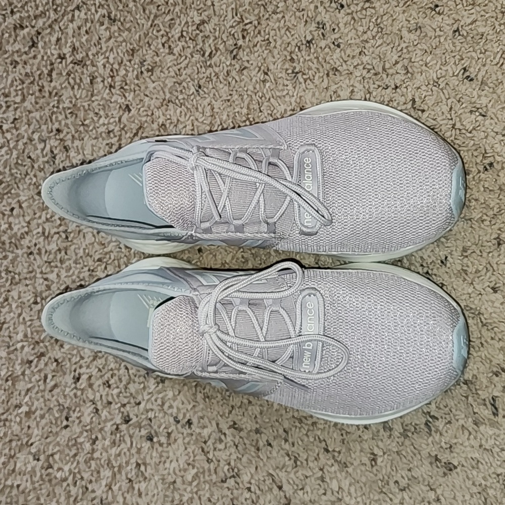 New Balance fresh foam roav running shoe size 9.